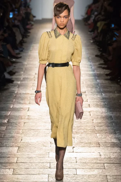 Look 52